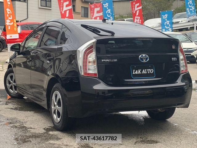 Toyota PRIUS 2012-10 282279-4