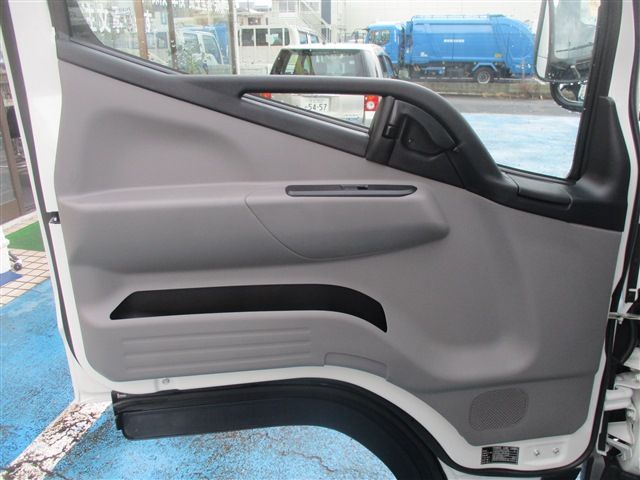 Mitsubishi CANTER 2023-05 6649-21