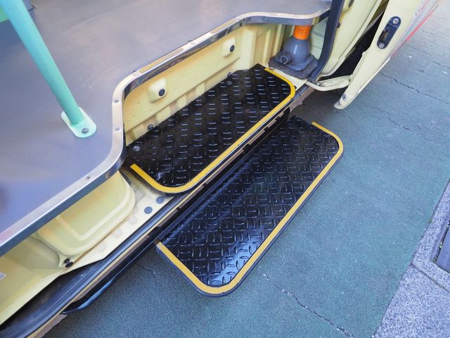 Nissan CARAVAN COACH 2004-07 13549-1