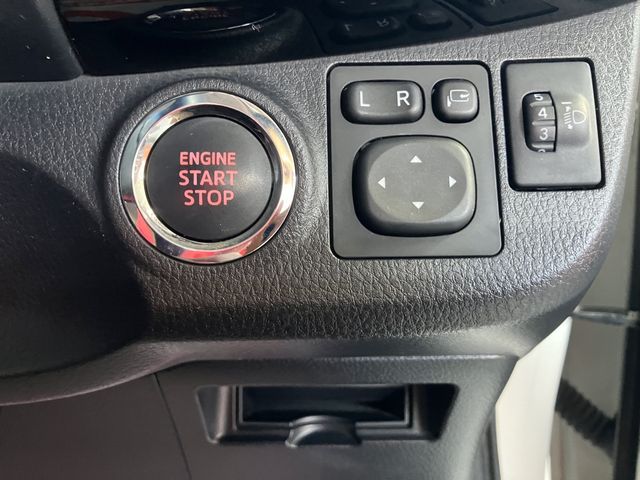 Toyota VITZ 2018-03 180408-21