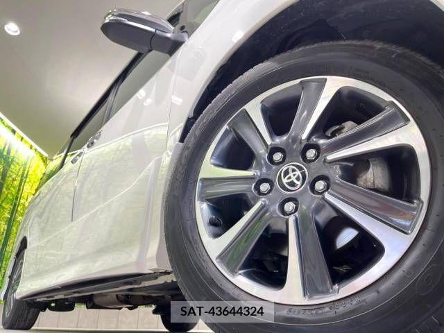 Toyota VOXY 2021-12 213725-14