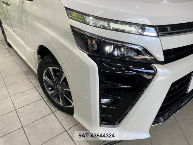 Toyota VOXY 2021-12 213725-13