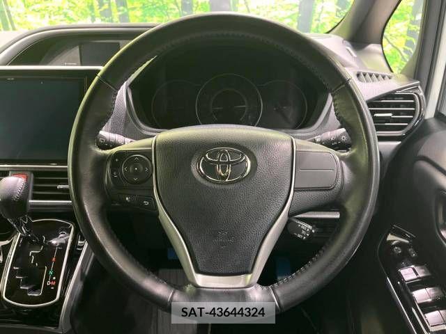 Toyota VOXY 2021-12 213725-12