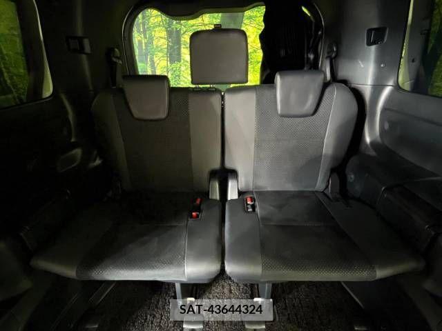 Toyota VOXY 2021-12 213725-10