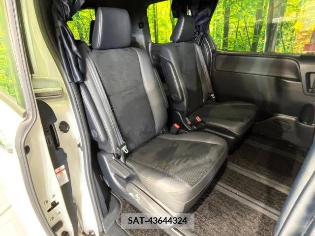 Toyota VOXY 2021-12 213725-9