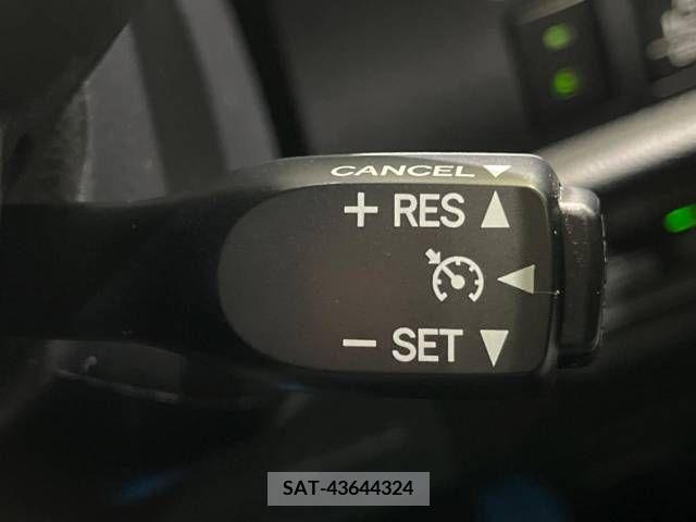 Toyota VOXY 2021-12 213725-7
