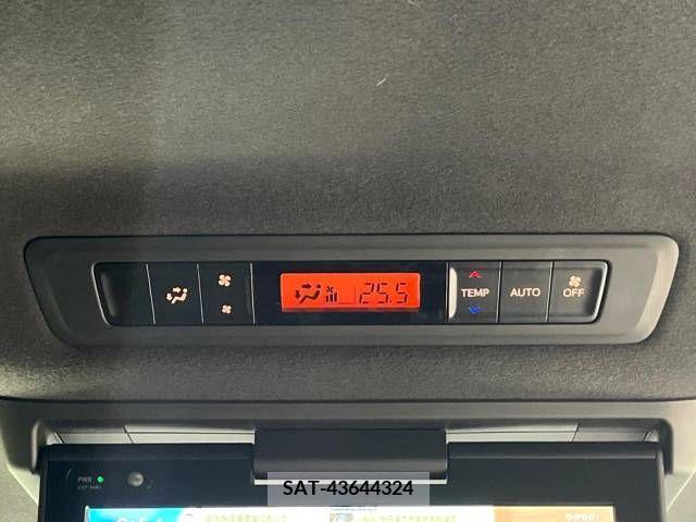 Toyota VOXY 2021-12 213725-6