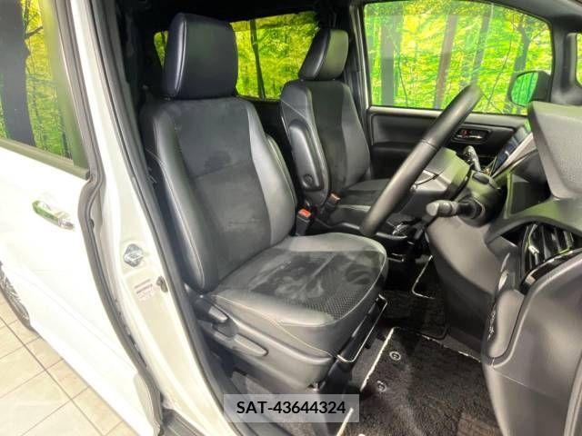 Toyota VOXY 2021-12 213725-8