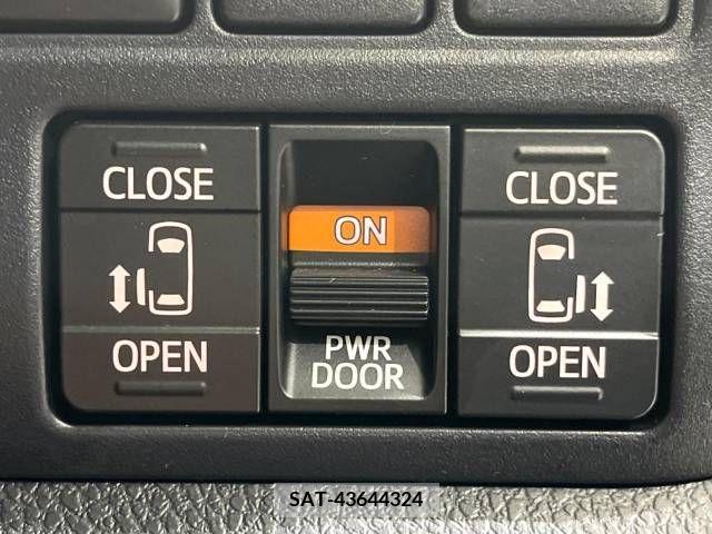 Toyota VOXY 2021-12 213725-5