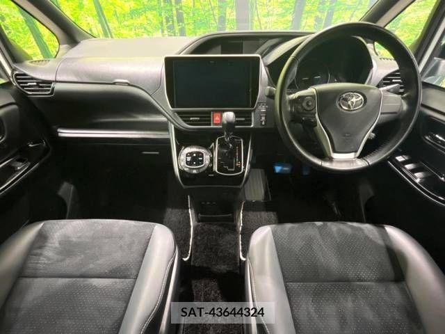 Toyota VOXY 2021-12 213725-1