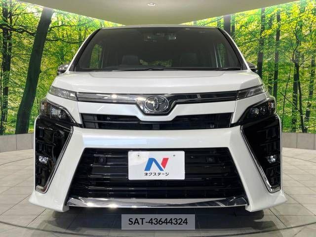 Toyota VOXY 2021-12 213725-15