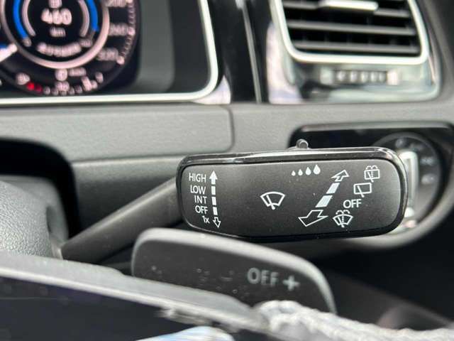 VolksWagen GOLF R 2019-06 194392-14