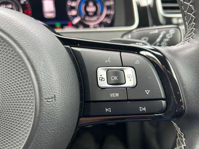VolksWagen GOLF R 2019-06 194392-12