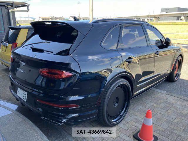 Bentley BENTAYGA 2022-11 293361-2