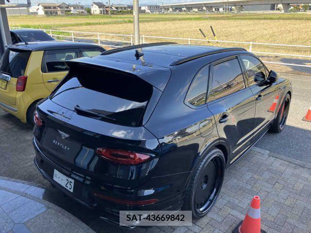 Bentley BENTAYGA 2022-11 293361-8