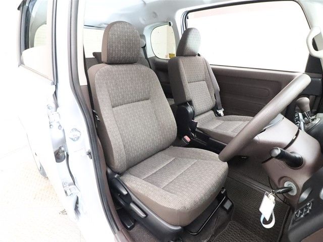 Toyota SPADE 2015-04 16083-3