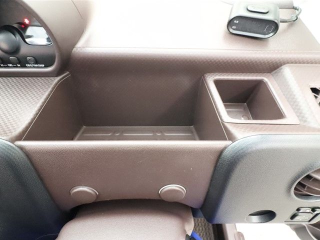 Toyota SPADE 2015-04 16083-11