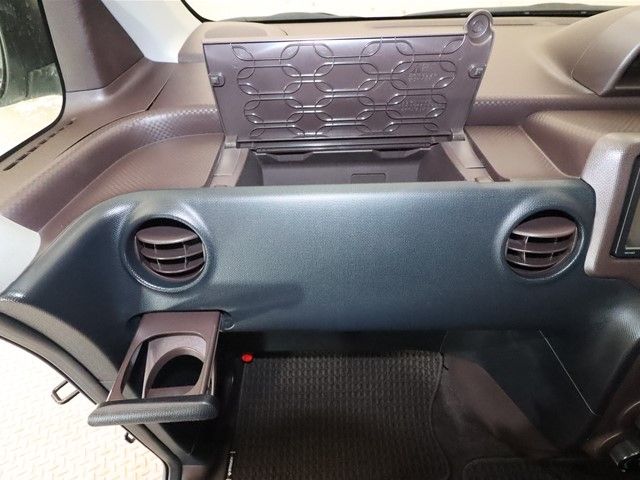 Toyota SPADE 2015-04 16083-16