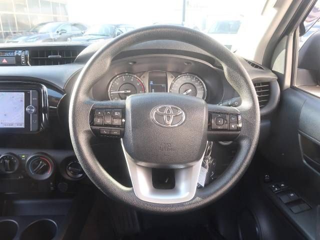 Toyota HILUX 2021-03 16777-10