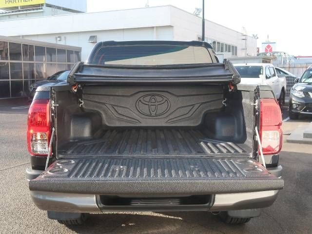 Toyota HILUX 2021-03 16777-9