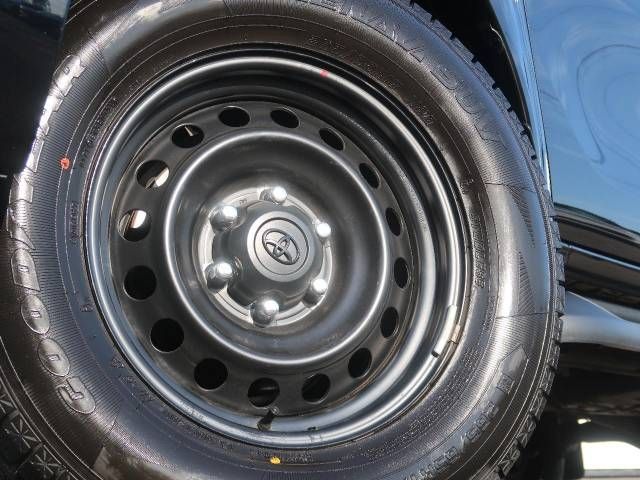 Toyota HILUX 2021-03 16777-12
