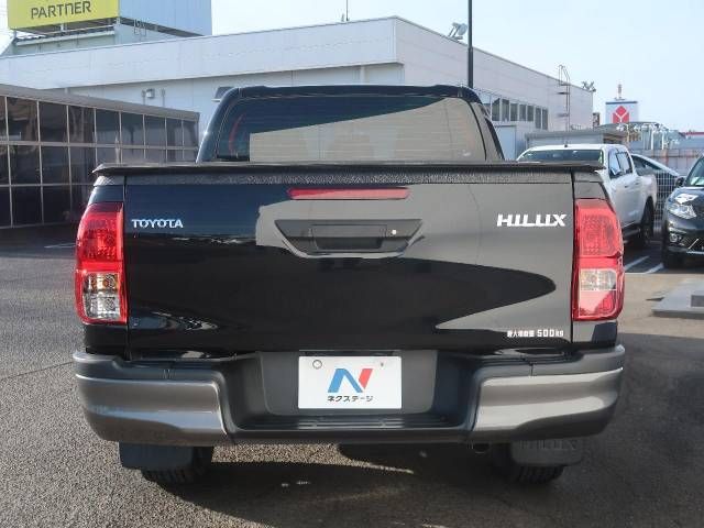 Toyota HILUX 2021-03 16777-14