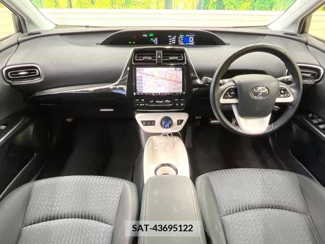 Toyota PRIUS 2016-09 211686-1