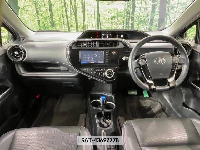 Toyota AQUA 2017-08 342903-1