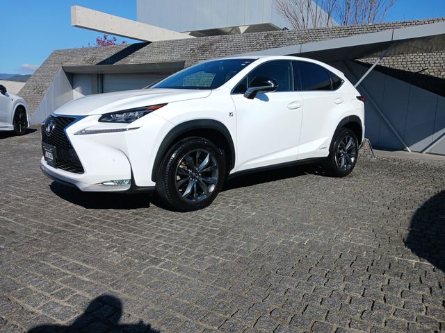 Lexus NX 2017-02 25439-1