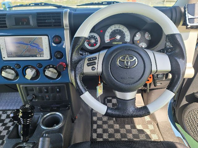 Toyota FJ CRUISER 2013-06 10576-7