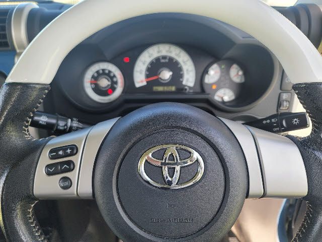 Toyota FJ CRUISER 2013-06 10576-21