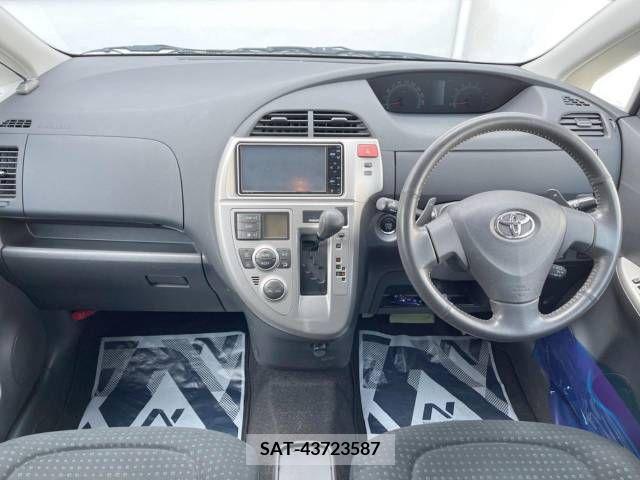 Toyota RACTIS 2009-06 282643-1