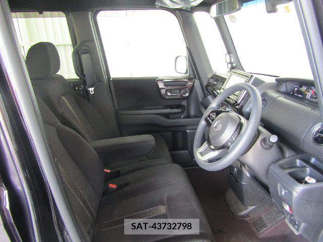 Honda N BOX CUSTOM 2019-02 210884-9