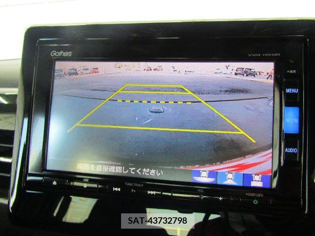 Honda N BOX CUSTOM 2019-02 210884-5