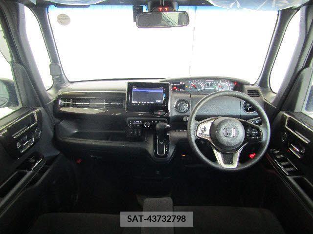Honda N BOX CUSTOM 2019-02 210884-1