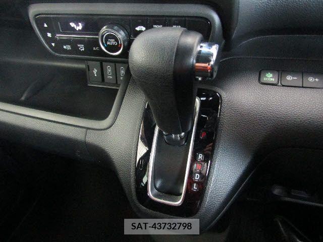 Honda N BOX CUSTOM 2019-02 210884-19
