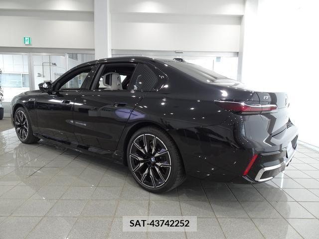 Bmw i7 2023-09 262548-3