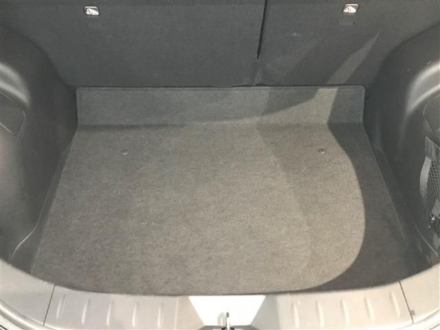 Nissan LEAF 2018-08 6490-11