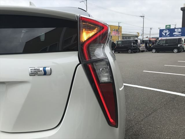 Toyota PRIUS 2016-07 7708-6