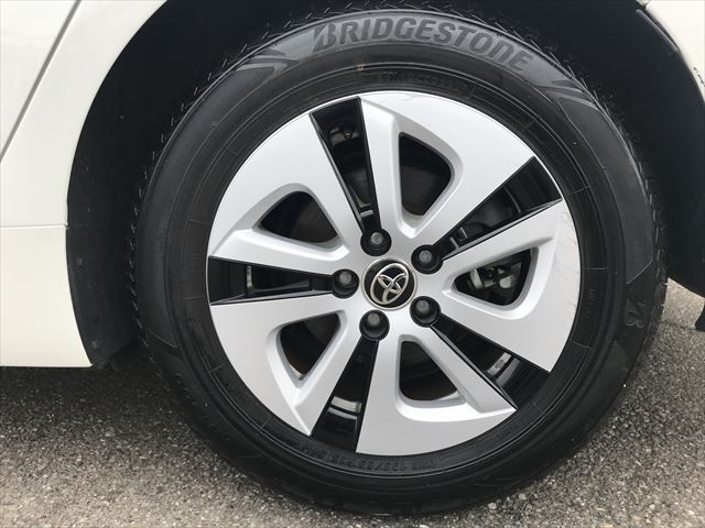 Toyota PRIUS 2016-07 7708-8