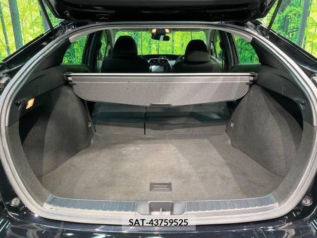 Toyota PRIUS 2019-06 330462-10
