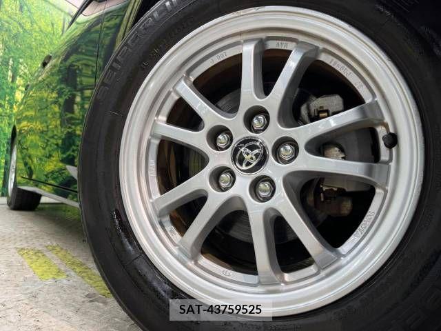 Toyota PRIUS 2019-06 330462-13