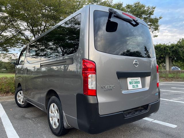 Nissan NV350 Caravan 2012-10 9506-2