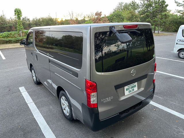 Nissan NV350 Caravan 2012-10 9506-10