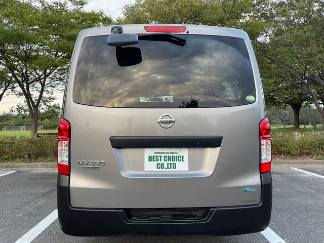 Nissan NV350 Caravan 2012-10 9506-6