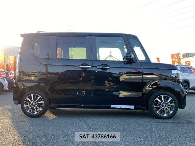 Honda N BOX CUSTOM 2023-10 279348-3
