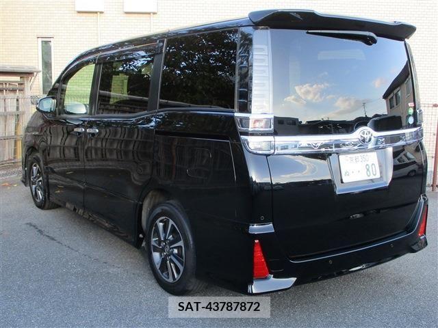 Toyota VOXY 2019-08 203307-4