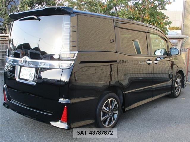 Toyota VOXY 2019-08 203307-1