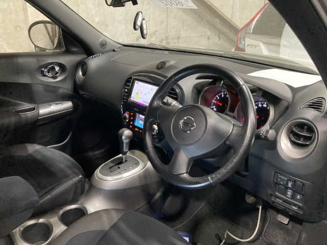 Nissan JUKE 2012-02 3124-1