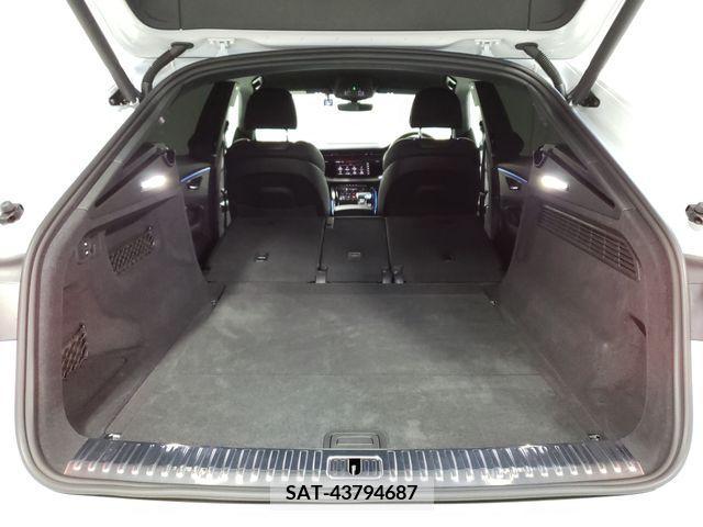 Audi Q8 2019-12 372600-24